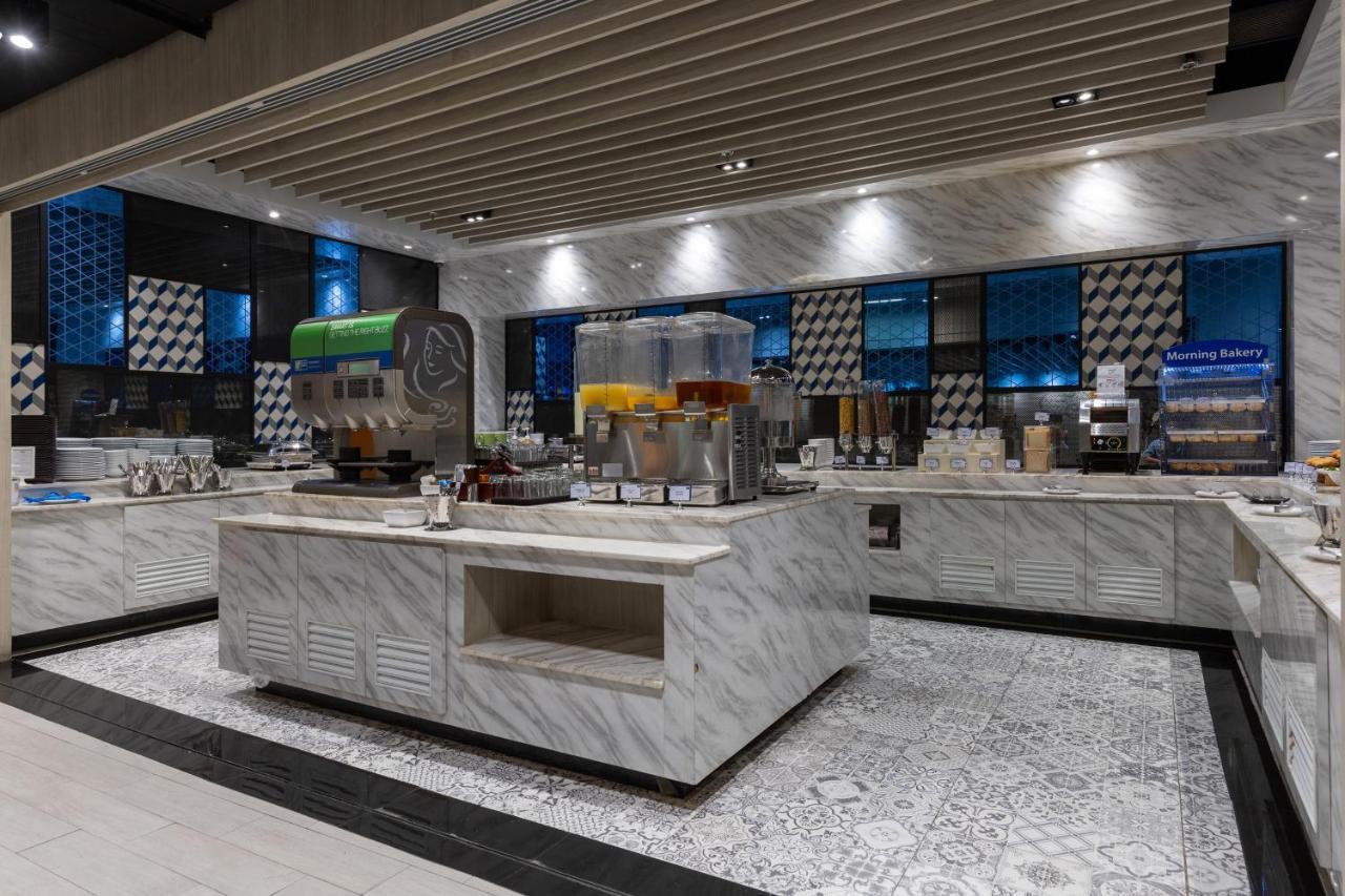Holiday Inn Express Bangkok Sukhumvit 11 By Ihg Esterno foto